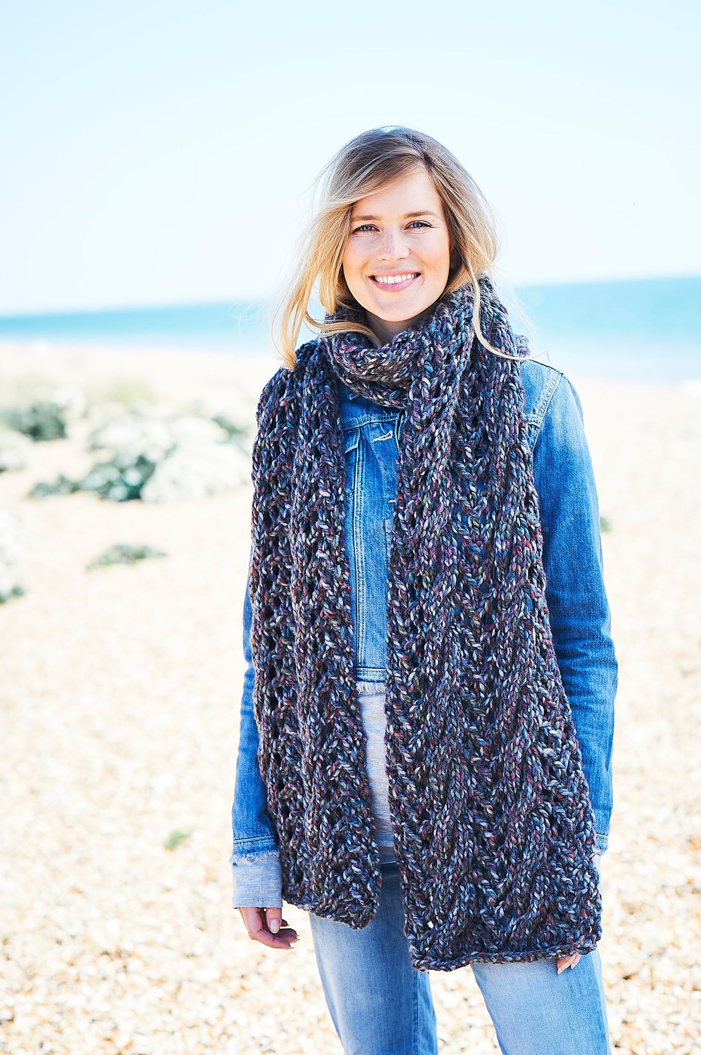 Stylecraft New Swift Knit Knitting Pattern 9725